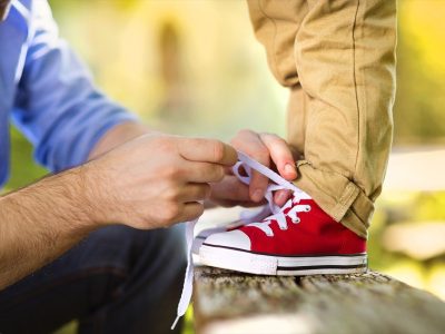 20151013170231-parenting-tying-shoes-kid-dad